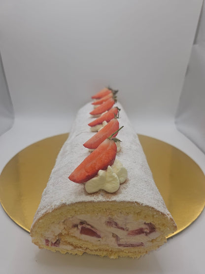 DeluxeDesserts - Erdbeerroulade