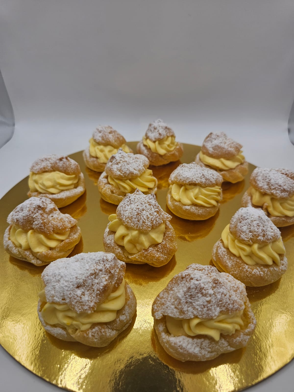 DeluxeDesserts - Windbeutel