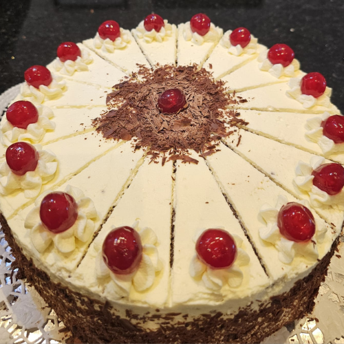 DeluxeDesserts - Schwarzwälder-Kirschtorte